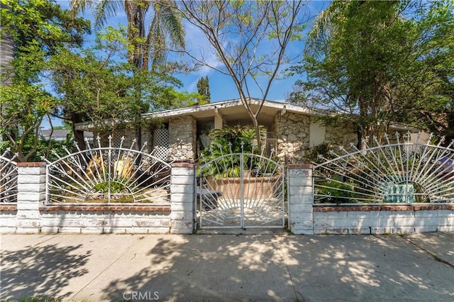 15023 Devonshire St, Mission Hills San Fernando, CA 91345 - view of gate