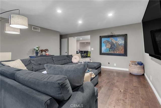 living area featuring recessed lighting, visible vents, wood finished floors, and baseboards