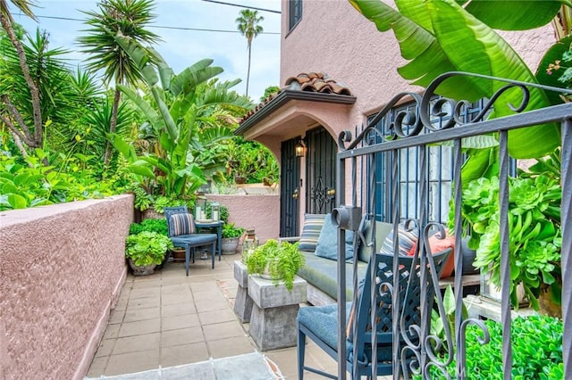 4912 Edgewood Pl, Los Angeles, CA 90019 - balcony featuring a patio