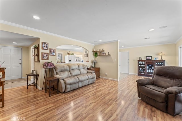 living area with crown molding, light wood-type flooring, arched walkways, baseboards, and recessed lighting