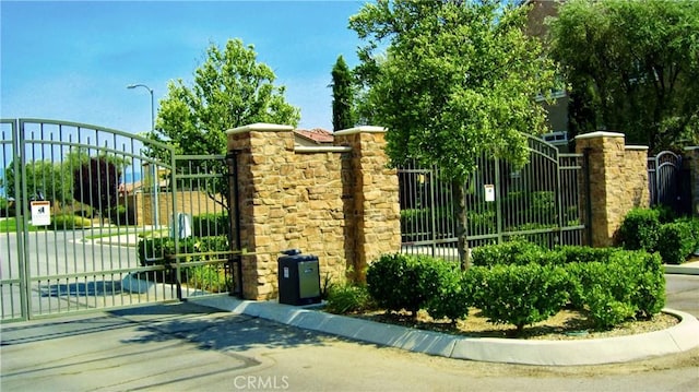 5206 Village Green Ln, Bakersfield, CA 93306 - view of gate