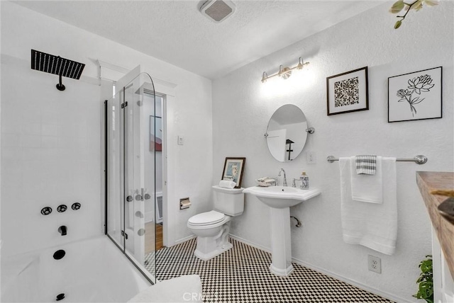 524 Walnut Ave, Long Beach, CA 90802 - full bathroom featuring bathing tub / shower combination, a textured ceiling, toilet, baseboards, and visible vents