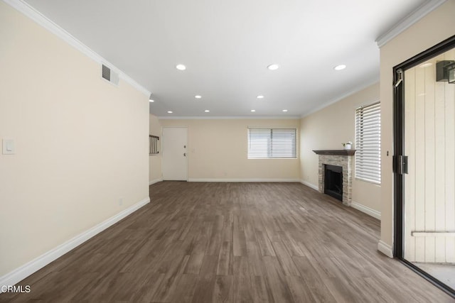10508 Sunland Blvd Unit 4, Sunland, CA 91040 - unfurnished living room with baseboards, ornamental molding, visible vents, and recessed lighting