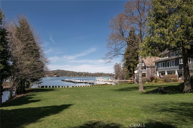 view of yard featuring a water view
