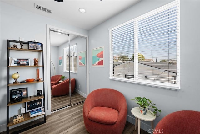 sitting room featuring recessed lighting, wood finished floors, visible vents, and baseboards