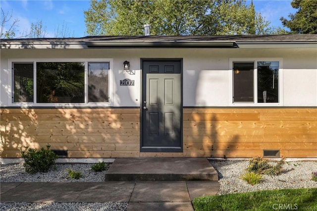 doorway to property featuring crawl space