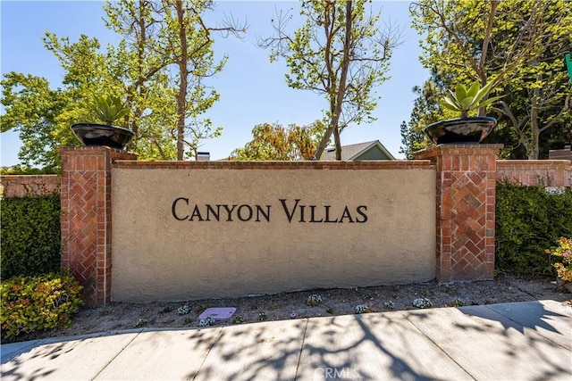 view of community / neighborhood sign