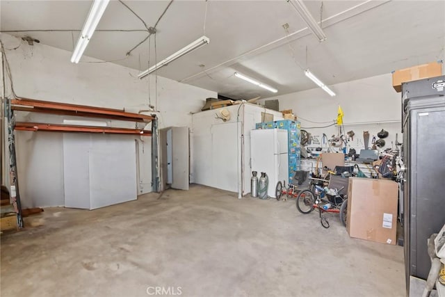 270 San Jacinto St, San Jacinto, CA 92544 - garage featuring freestanding refrigerator