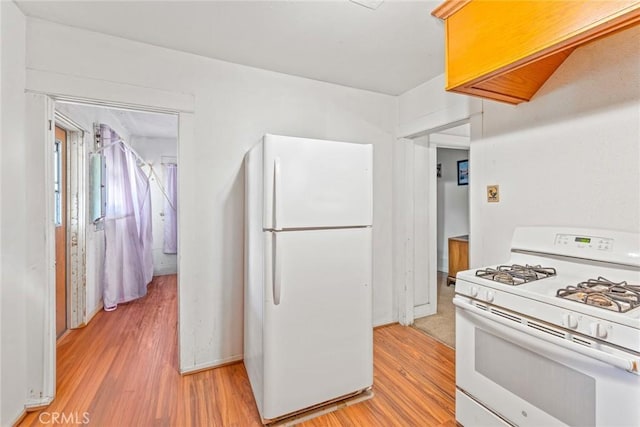 270 San Jacinto St, San Jacinto, CA 92544 - kitchen featuring light wood finished floors and white appliances