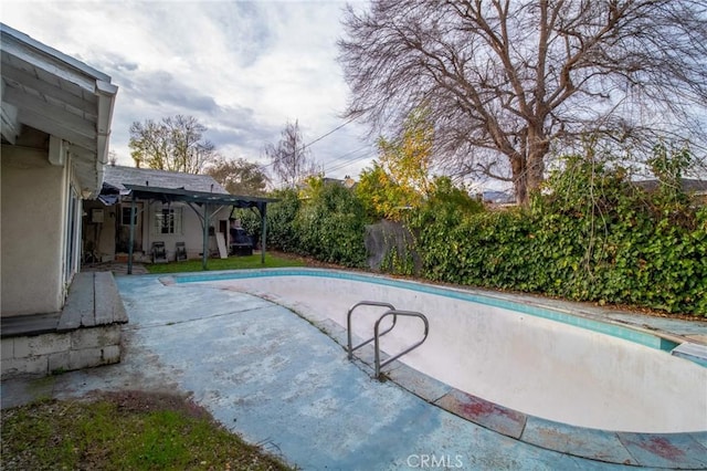 2484 Hanning Ave, Altadena, CA 91001 - view of swimming pool with a patio