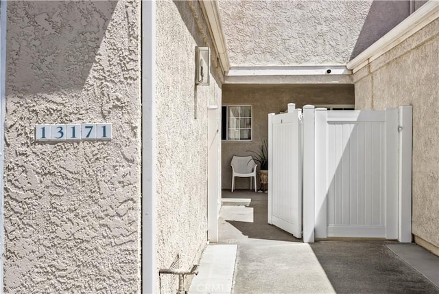 view of exterior entry featuring stucco siding