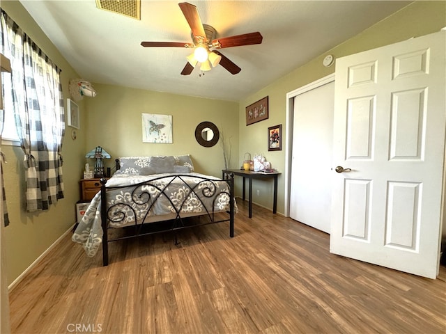 1120 S Yorktown St, Ridgecrest, CA 93555 - bedroom with wood finished floors and a ceiling fan
