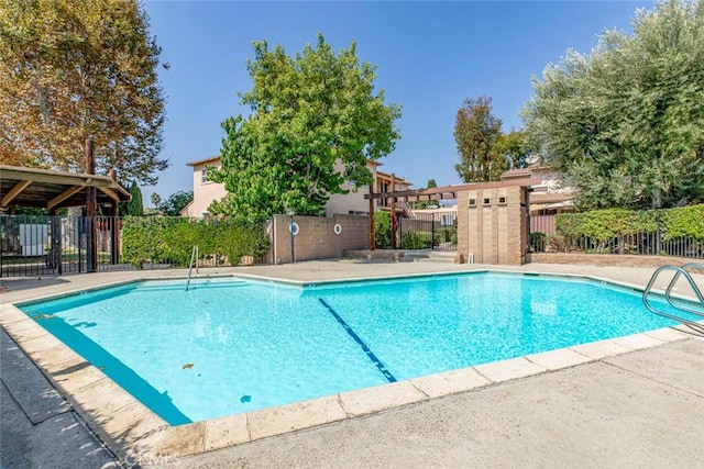 809 E Acacia Ave Unit H, Glendale, CA 91205 - pool with fence and a patio area