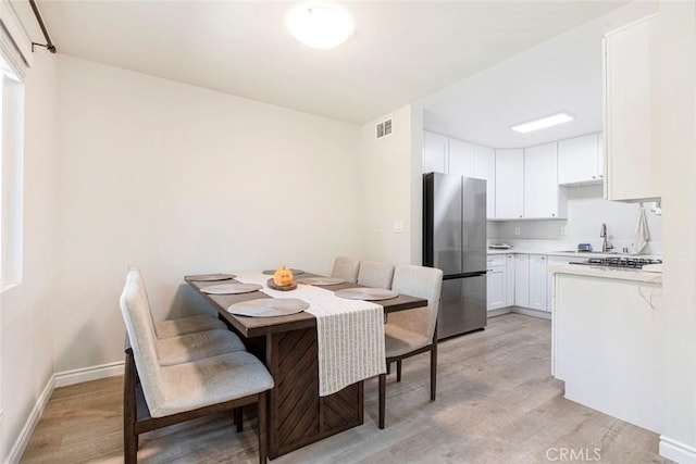 809 E Acacia Ave Unit H, Glendale, CA 91205 - dining area with baseboards, light wood-style flooring, and visible vents