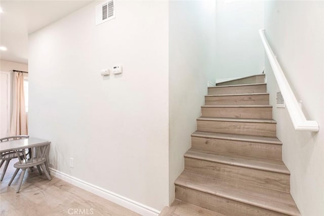 809 E Acacia Ave Unit H, Glendale, CA 91205 - stairway with baseboards, wood finished floors, visible vents, and recessed lighting