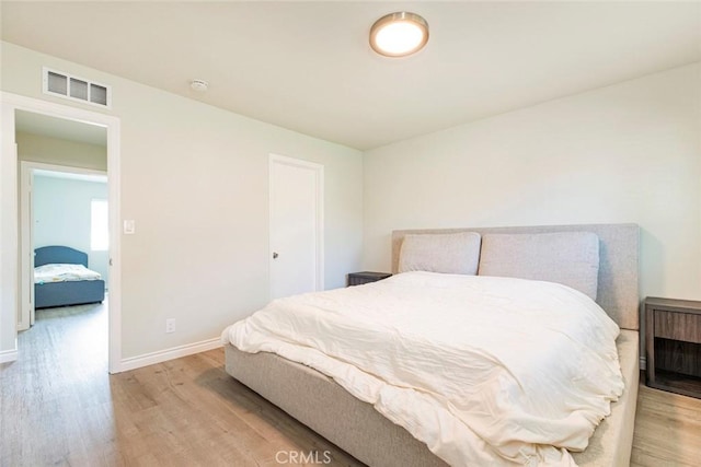 809 E Acacia Ave Unit H, Glendale, CA 91205 - bedroom featuring light wood-type flooring, visible vents, and baseboards