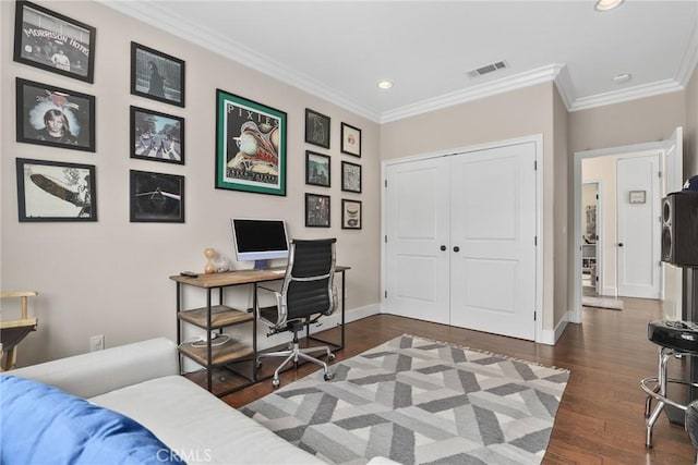 home office with recessed lighting, ornamental molding, dark wood-style floors, and baseboards