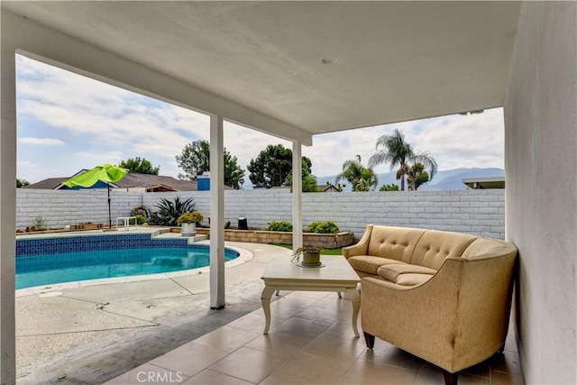 917 Brandywine Ln, Corona, CA 92880 - view of pool with a patio area, a fenced backyard, and an outdoor hangout area