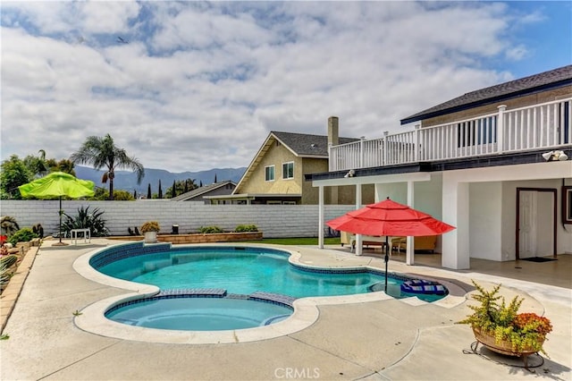 917 Brandywine Ln, Corona, CA 92880 - view of pool with a fenced backyard, a patio, a pool with connected hot tub, and a mountain view