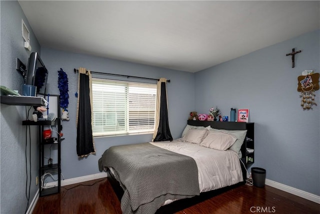 917 Brandywine Ln, Corona, CA 92880 - bedroom with wood finished floors and baseboards