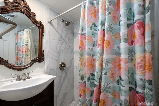917 Brandywine Ln, Corona, CA 92880 - full bathroom with curtained shower and vanity
