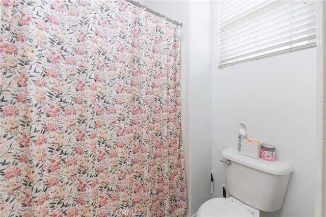 6651 Darling Ln, San Bernardino, CA 92407 - bathroom featuring toilet and curtained shower