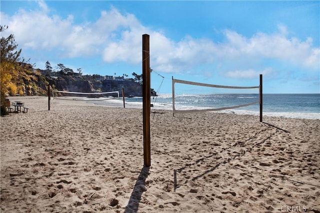 15 N Callecita, Laguna Beach, CA 92651 - view of community with volleyball court and view of water and beach