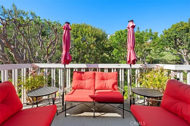 23 Pemberton Pl Unit 121, Laguna Niguel, CA 92677 - exterior space featuring an outdoor hangout area