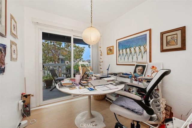 23 Pemberton Pl Unit 121, Laguna Niguel, CA 92677 - dining area featuring wood finished floors and baseboards