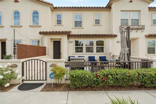 12362 Cottonwood Pl, Santa Fe Springs, CA 90670 - view of front of house featuring stucco siding and a tiled roof