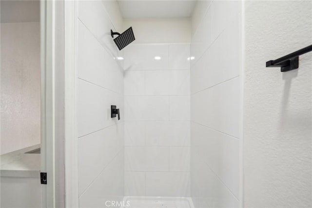 24319 Canyon Lake Dr Unit 10, Canyon Lake, CA 92587 - bathroom with a tile shower