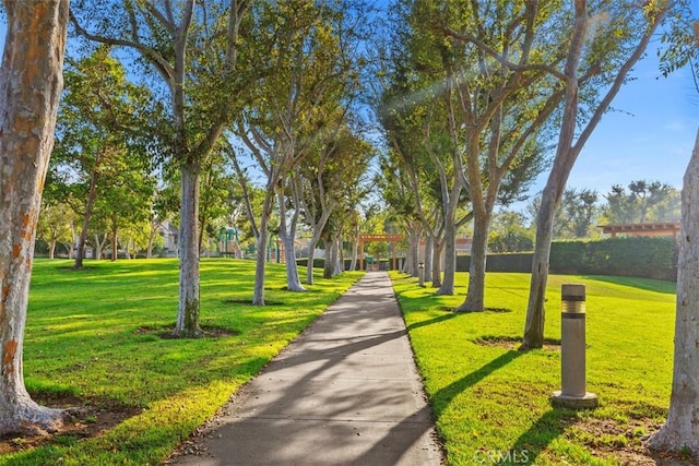 view of home's community featuring a lawn