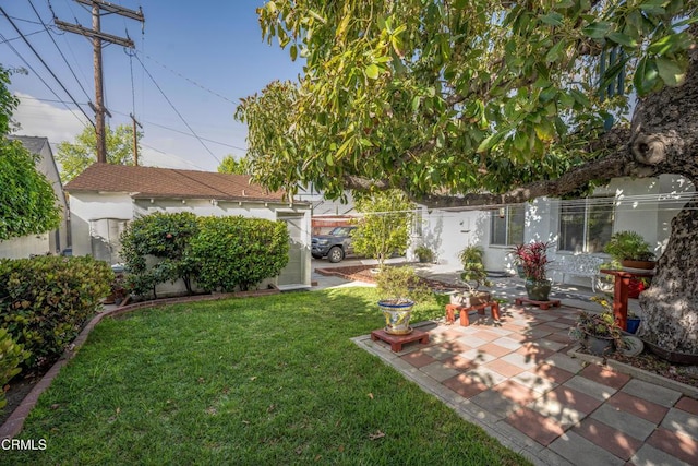 1404 Sycamore Ave, Glendale, CA 91201 - view of grassy yard with a patio area