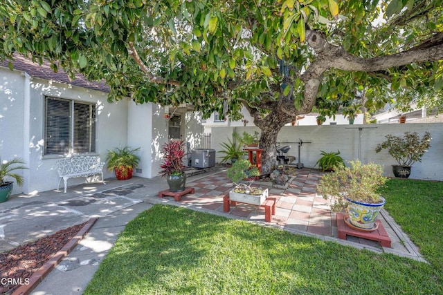 1404 Sycamore Ave, Glendale, CA 91201 - view of yard featuring a patio area