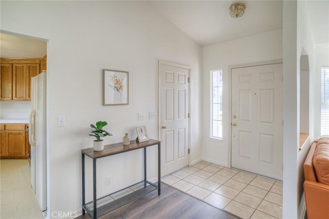 foyer entrance featuring baseboards