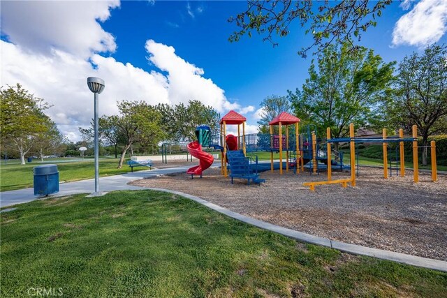 29444 Siderite Cir, Menifee, CA 92584 - community jungle gym with a yard