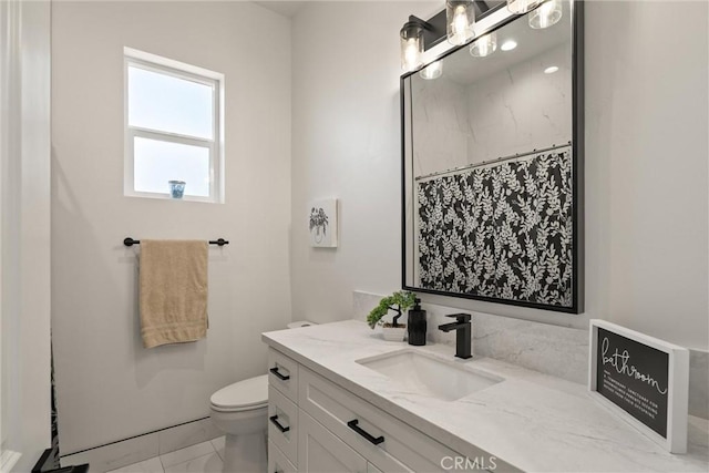 full bathroom featuring an inviting chandelier, vanity, curtained shower, toilet, and marble finish floor