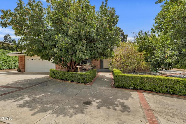 1530 Calle Portada, Camarillo, CA 93010 - view of front of property with brick siding and concrete driveway