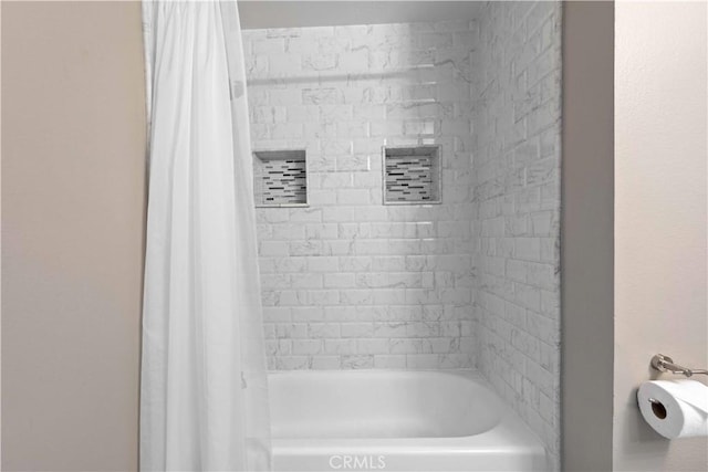 full bathroom featuring shower / bathtub combination with curtain