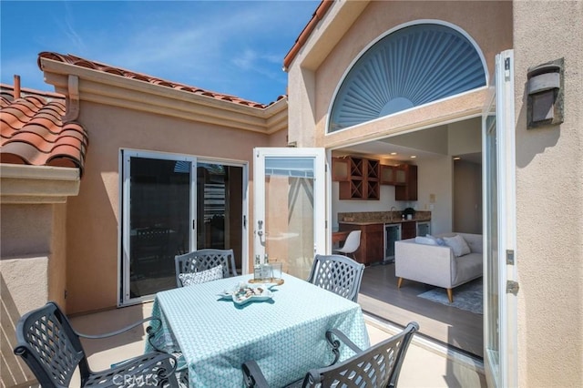 804 N Juanita Ave Unit B, Redondo Beach, CA 90277 - view of patio / terrace with outdoor dining space and beverage cooler