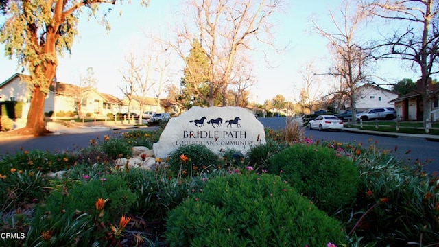 1894 Rambling Rd, Simi Valley, CA 93065 - community / neighborhood sign with a residential view