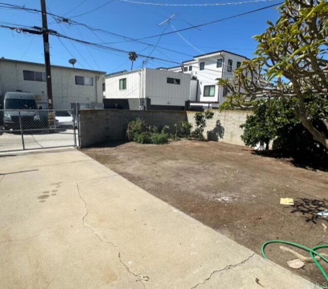 1025 Wilbur Ave, Pacific Beach San Diego, CA 92109 - exterior space with a gate and fence