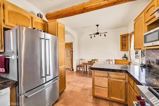 57710 Bandera Rd, Yucca Valley, CA 92284 - kitchen with a notable chandelier, dark countertops, a peninsula, and appliances with stainless steel finishes