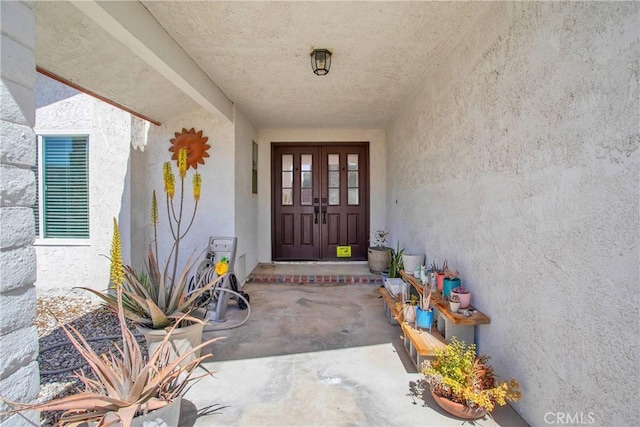 entrance to property with stucco siding