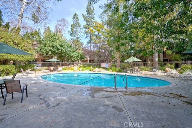 7050 Shoup Ave Unit 173, Canoga Park, CA 91303 - community pool featuring a patio and fence