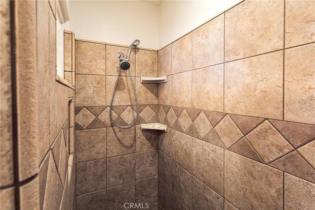 details featuring a tile shower