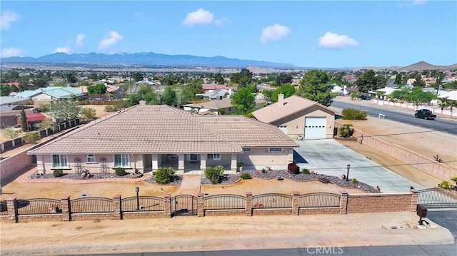 birds eye view of property featuring a residential view and a mountain view