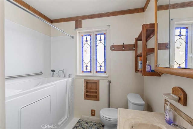 bathroom featuring crown molding, toilet, a bathtub, and vanity