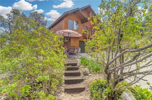 2116 Ironwood Ct, Pine Mountain Club, CA 93222 - view of side of property with a patio and a garage