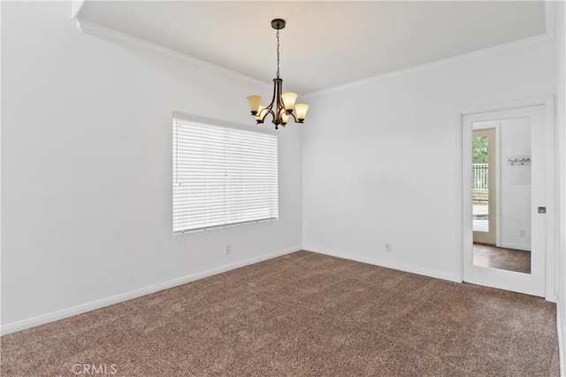 carpeted empty room with an inviting chandelier, crown molding, and baseboards